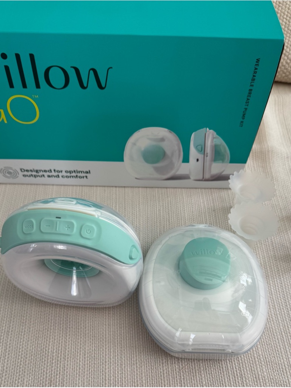 Willow GO Wearable Breast Pump Pair - Mint & White - Picture 2 of 3